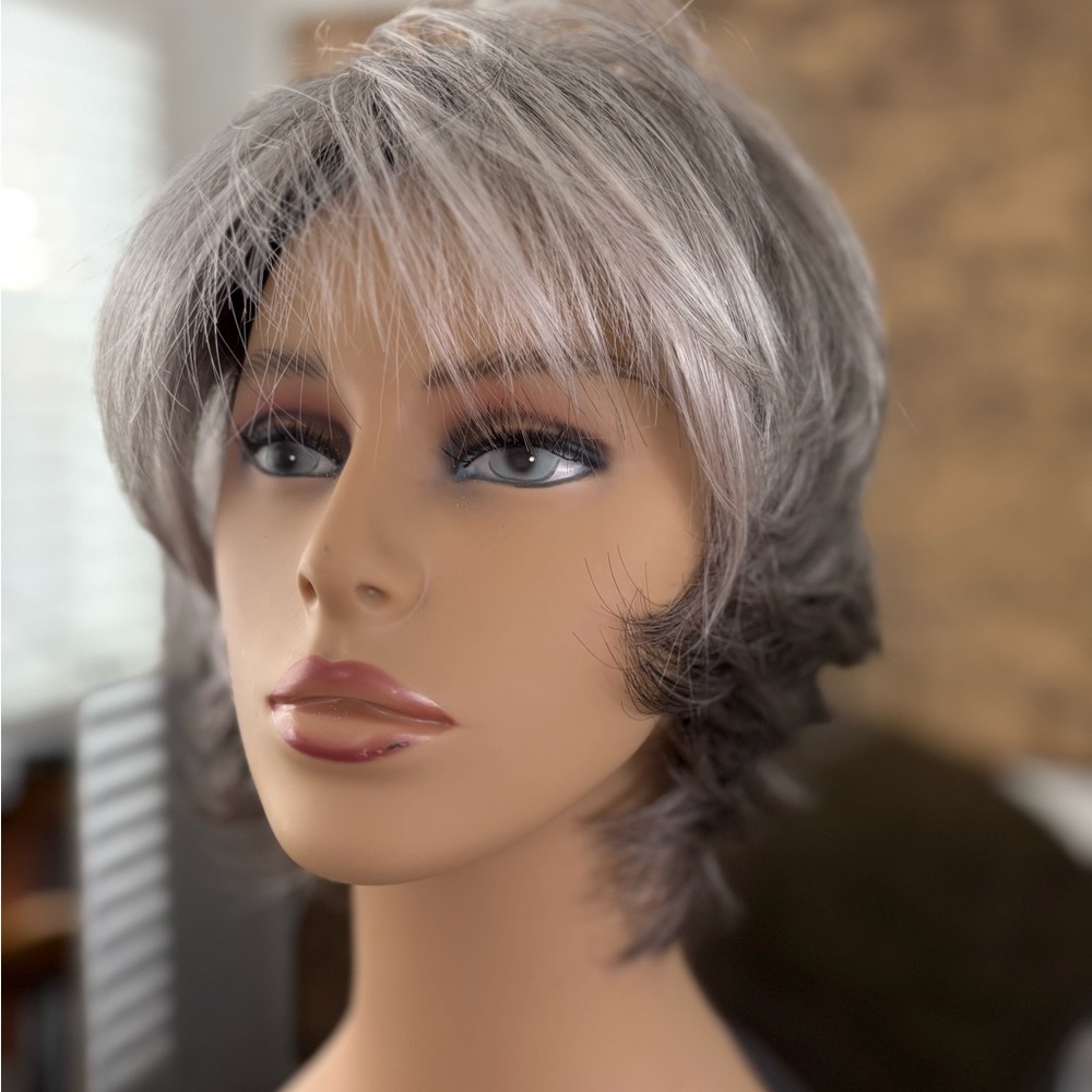 Elegant Silver Gray Women's Wig - Picture 5 of 5